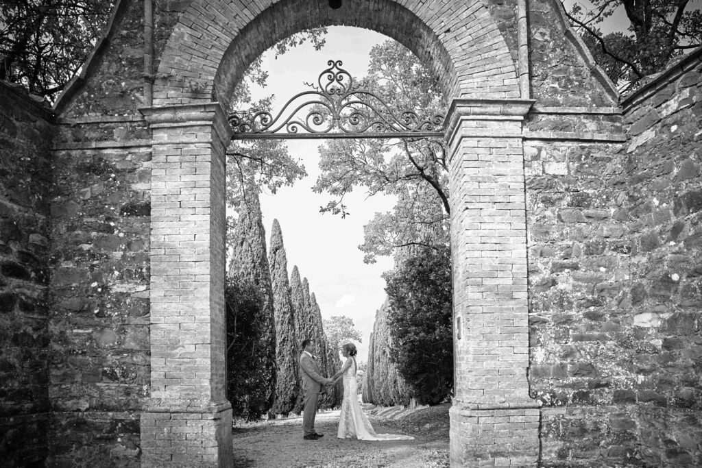 Elopement celebrant in Tuscany